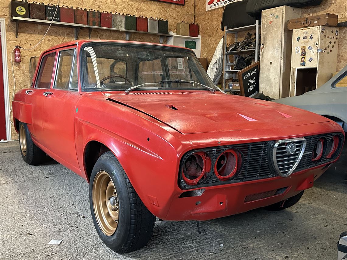 alfa-romeo-2000-berlina-race-project