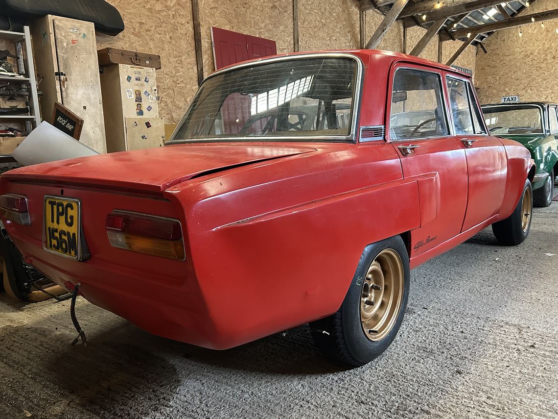 alfa-romeo-2000-berlina-race-project