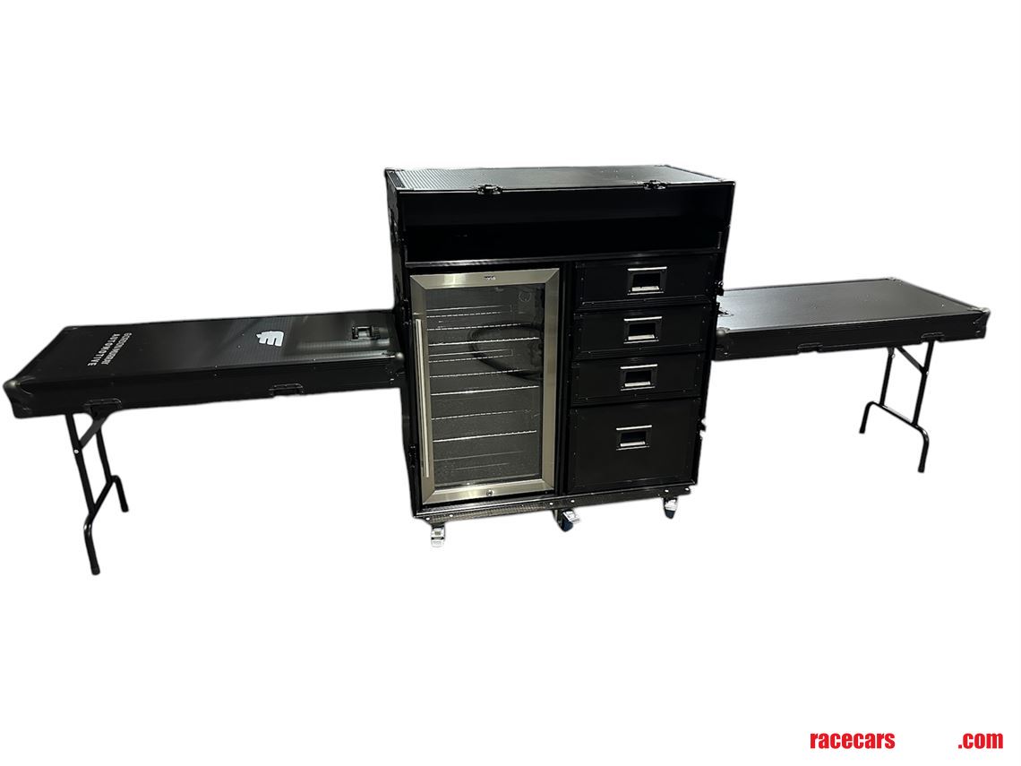 hospitality-flight-case-all-black-theme