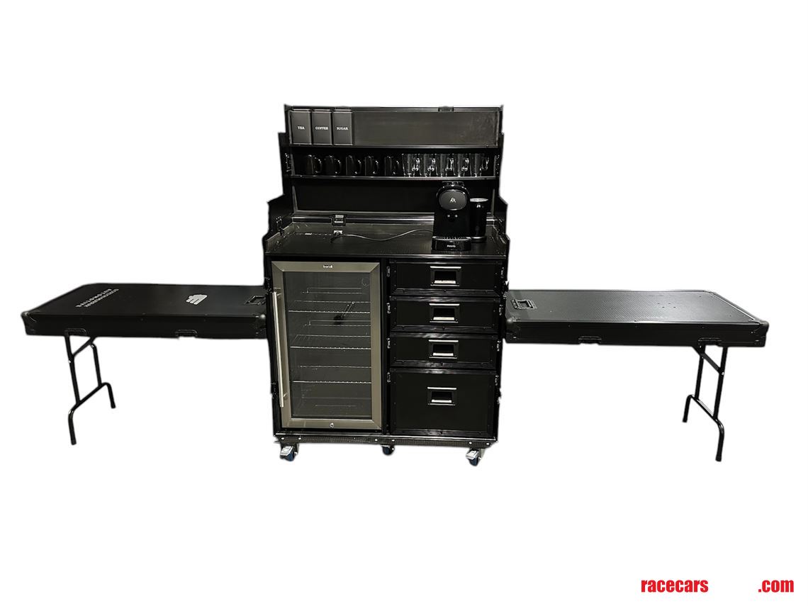 hospitality-flight-case-all-black-theme