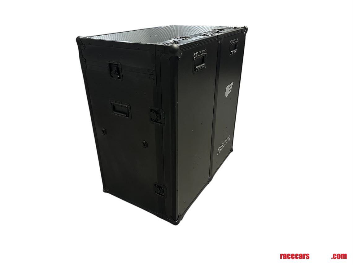 hospitality-flight-case-all-black-theme