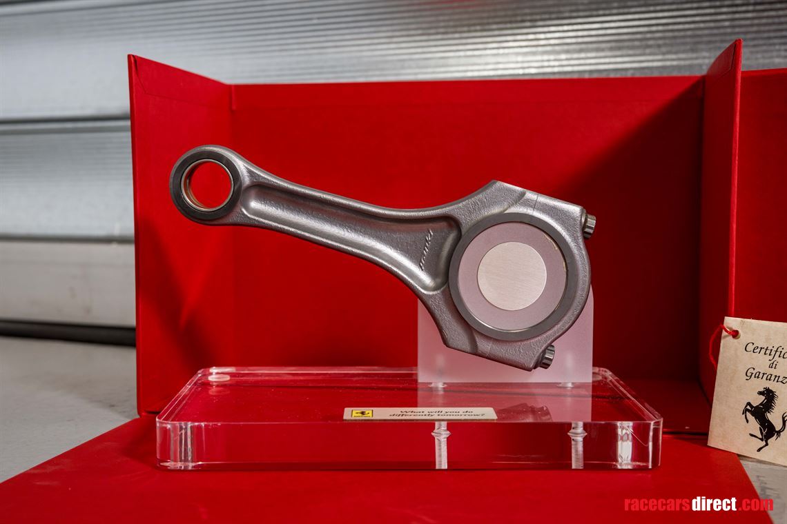 ferrari-con-rod-display