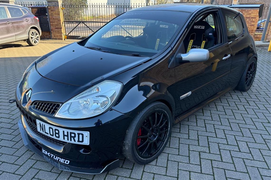 renault-clio-mk3-racetrack-car