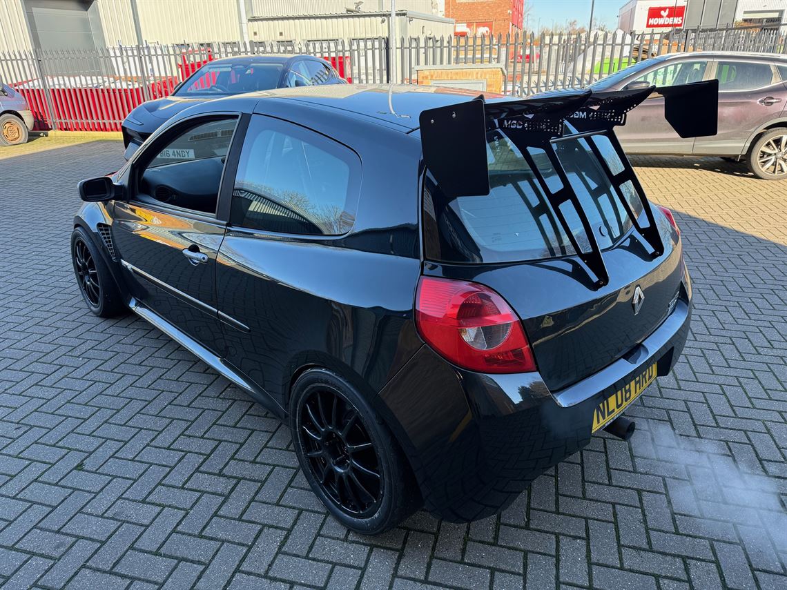 renault-clio-mk3-racetrack-car