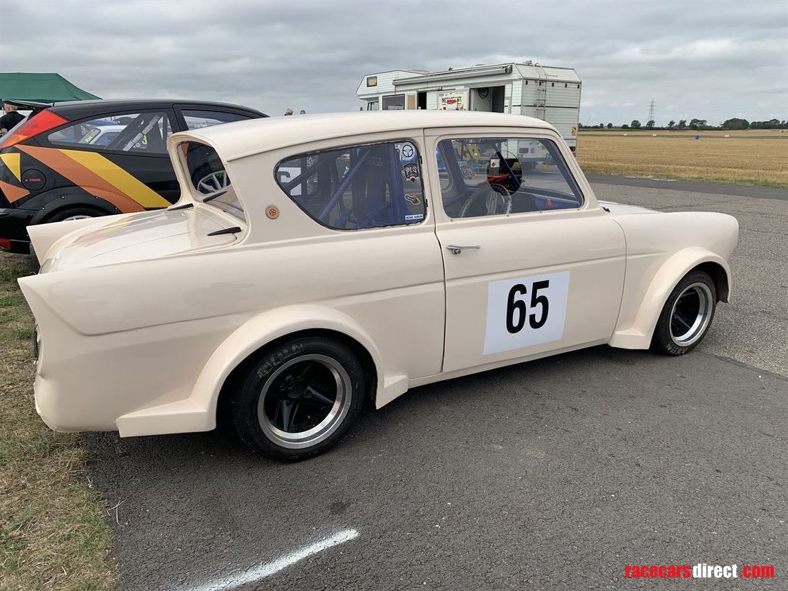 ford-anglia-special-saloon