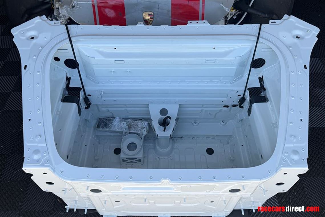 new-991718981-porsche-motorsports-front-tub-s