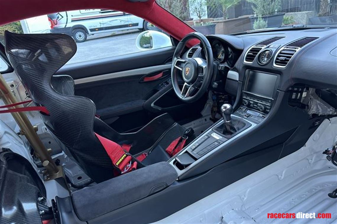 porsche-981-cayman-gt4-trackdaystreet