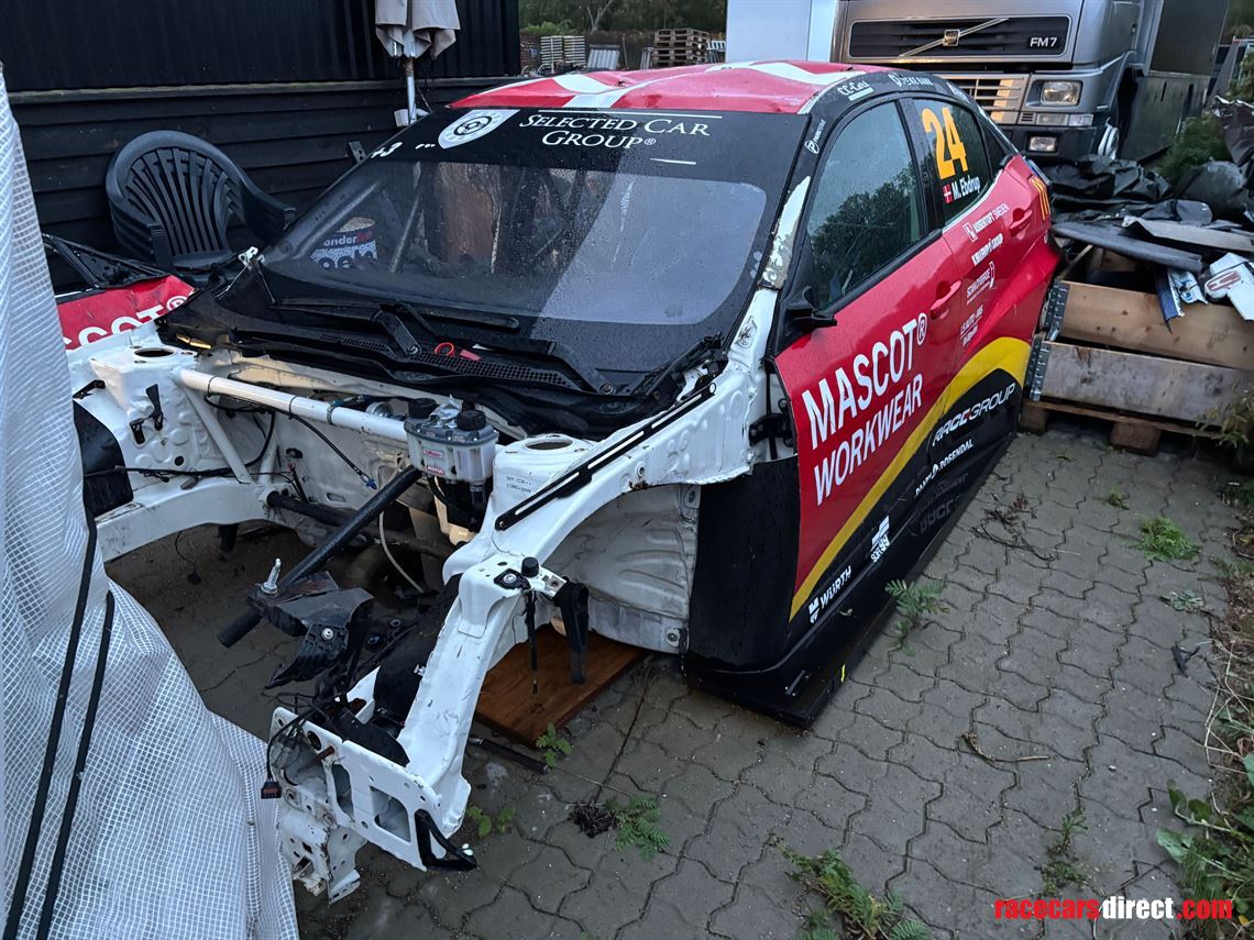 two-honda-fk7-race-cars-and-extensive-spare-p