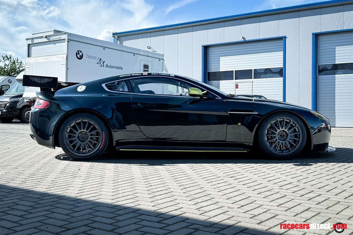 aston-martin-vantage-gt4-2009