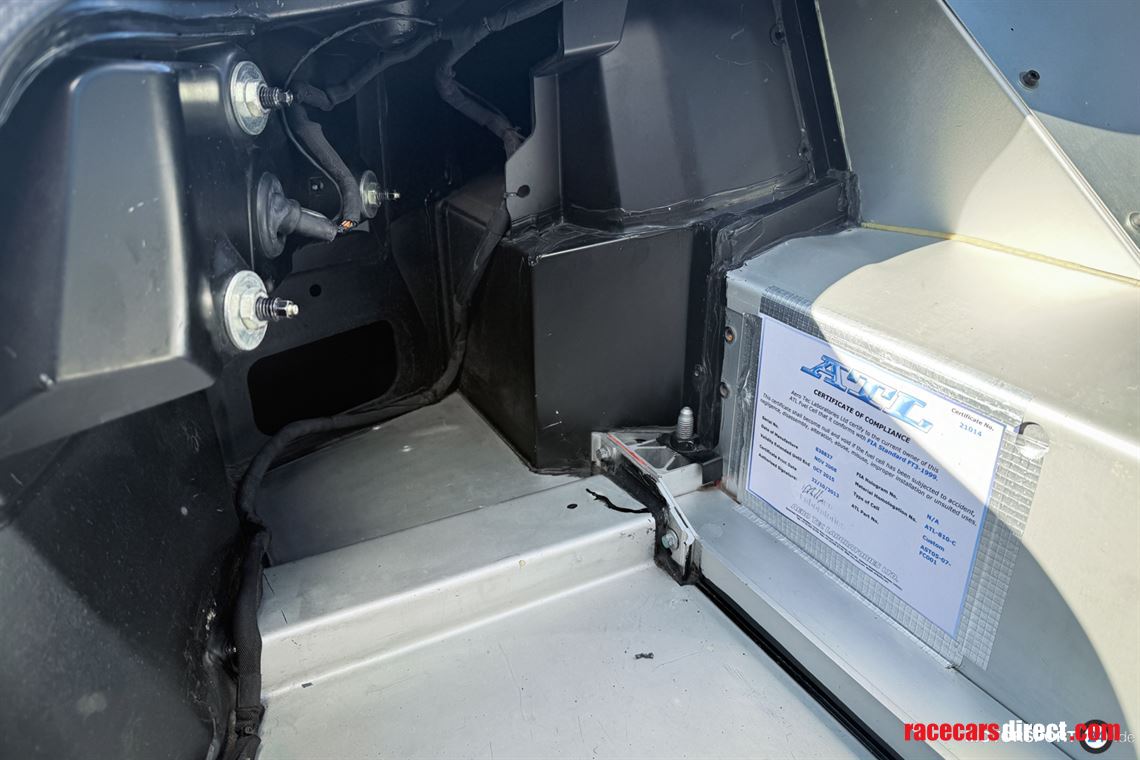 aston-martin-vantage-gt4-2009