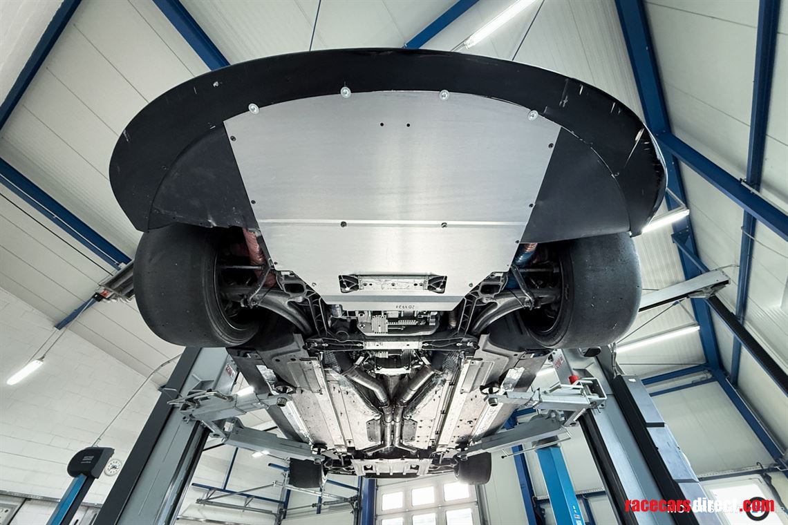 aston-martin-vantage-gt4-2009