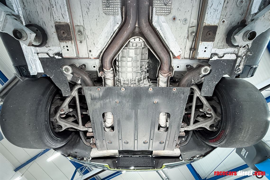 aston-martin-vantage-gt4-2009