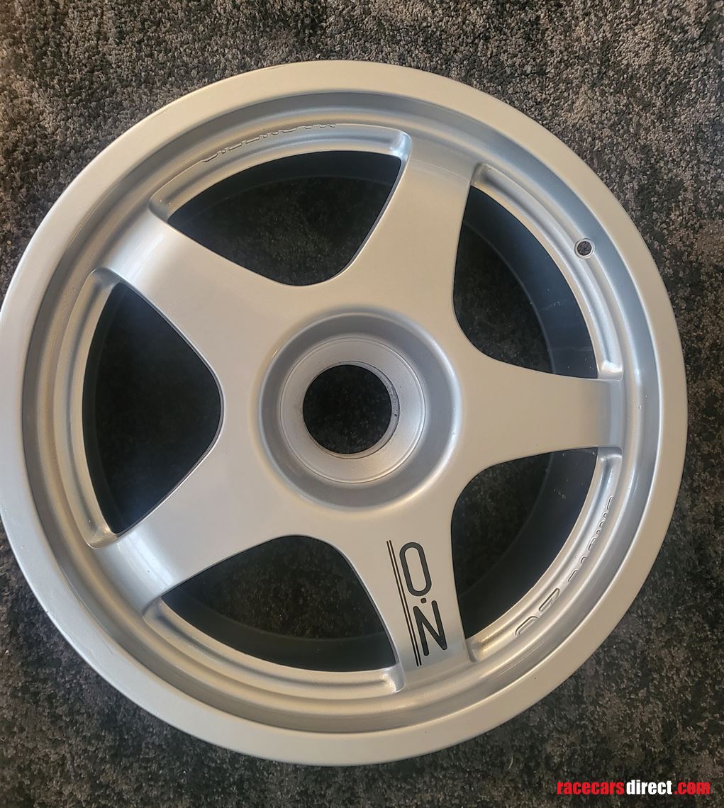 oz-racing-wheels-8-x-18-magnesium-centre-lock