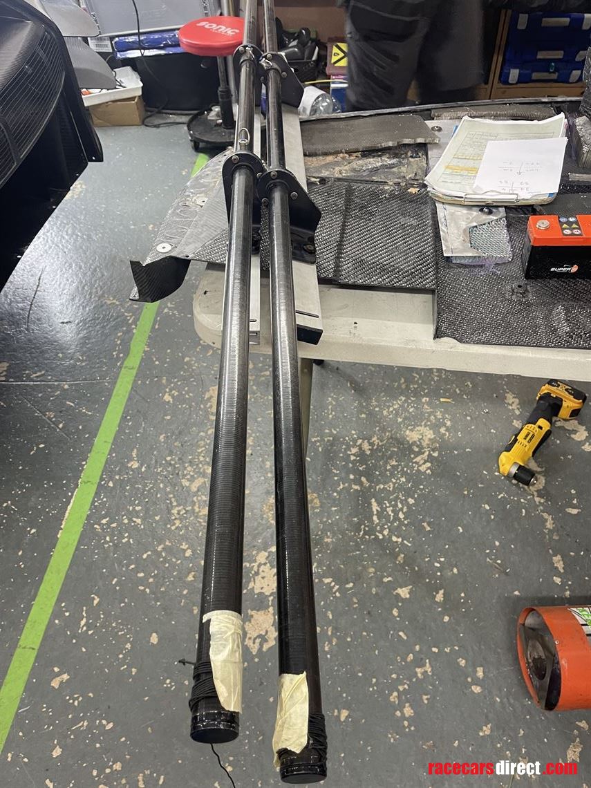 aston-martin-carbon-set-up-bars