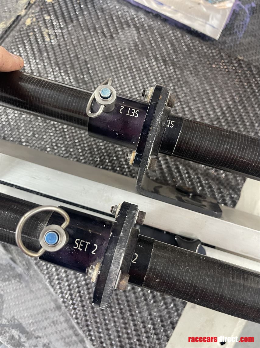 aston-martin-carbon-set-up-bars