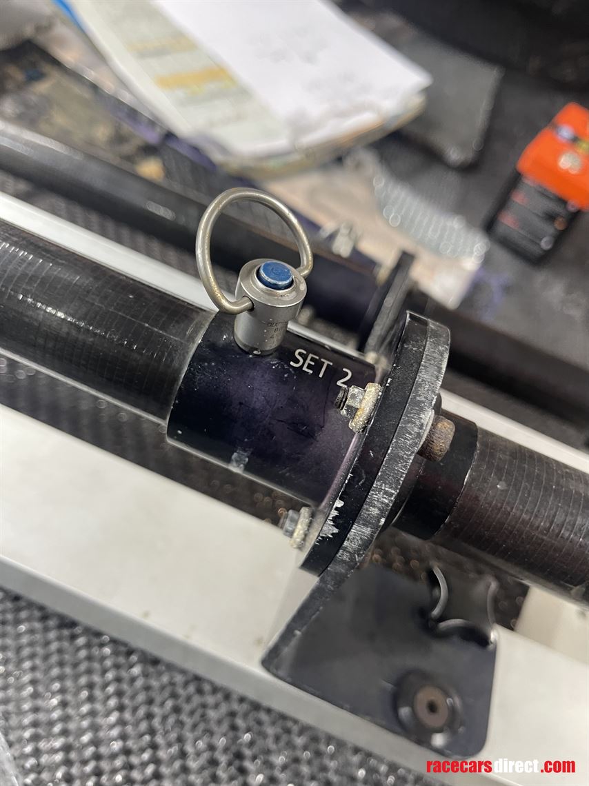 aston-martin-carbon-set-up-bars