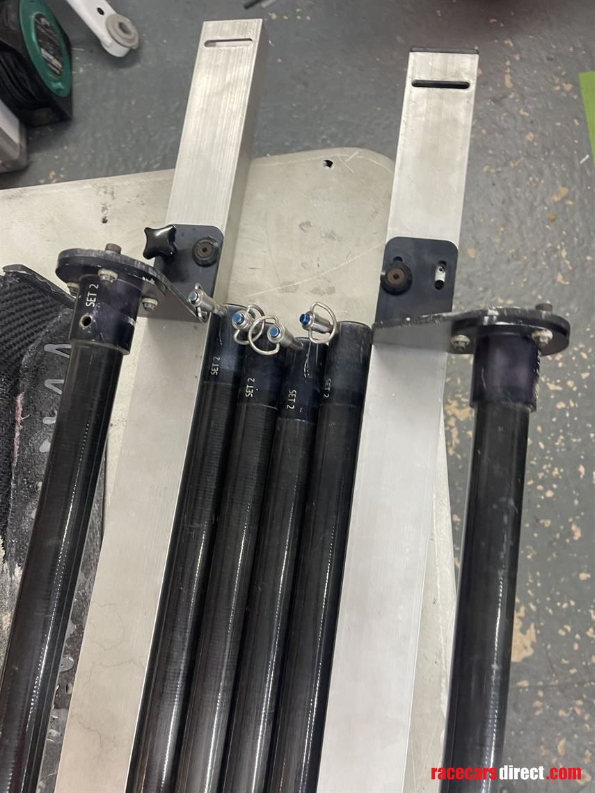 aston-martin-carbon-set-up-bars