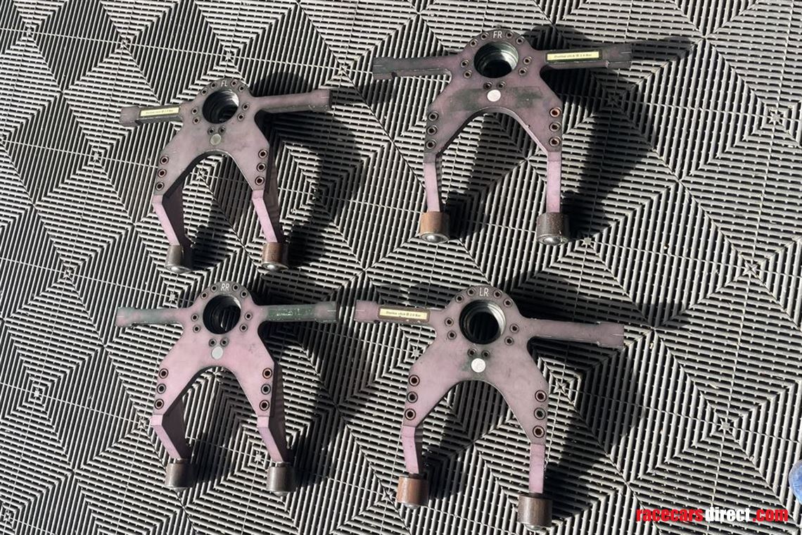 aston-martin-set-up-hubs