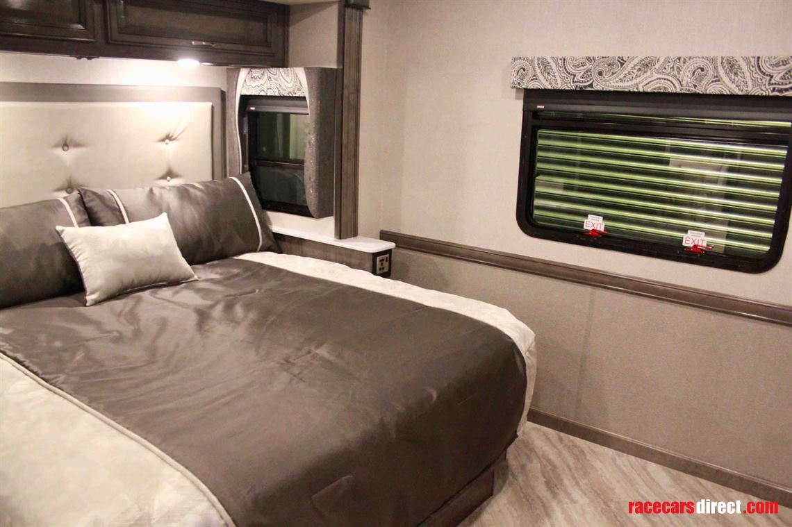 fleetwood-bounder-35p-motorhome-for-sale