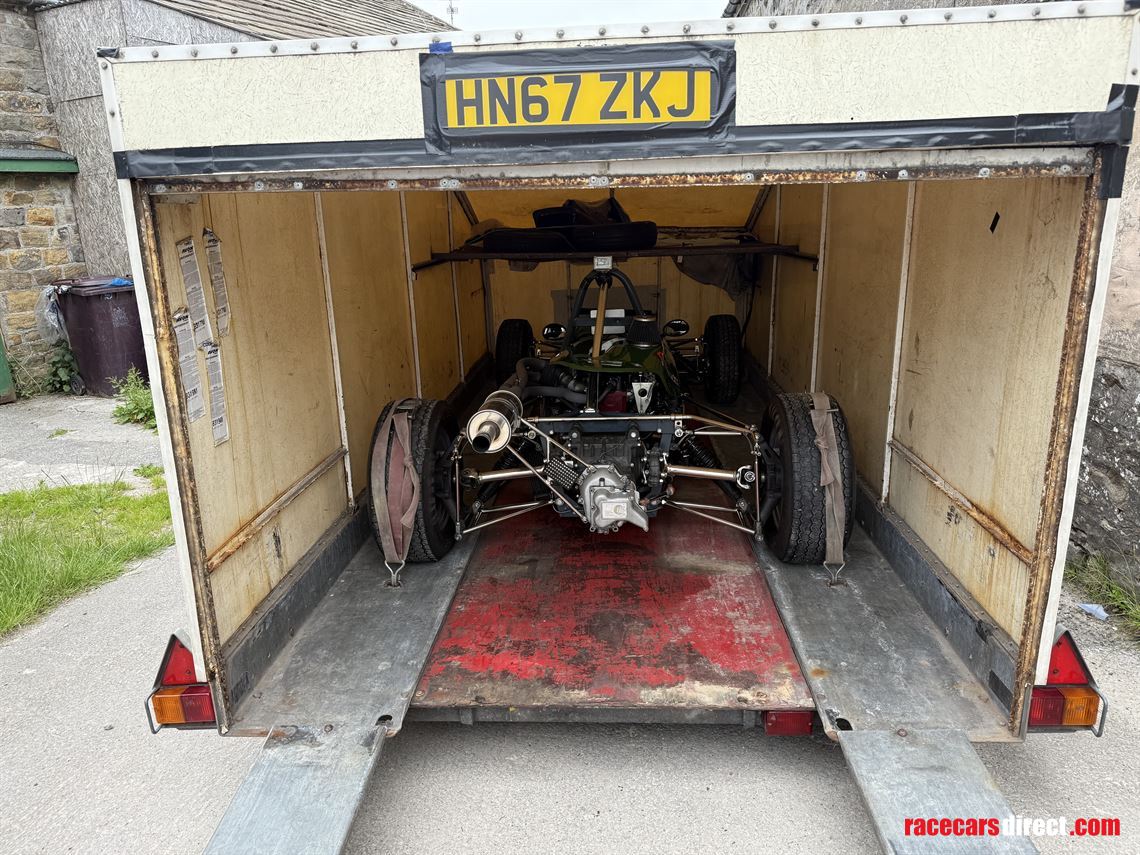 covered-twin-axle-trailer