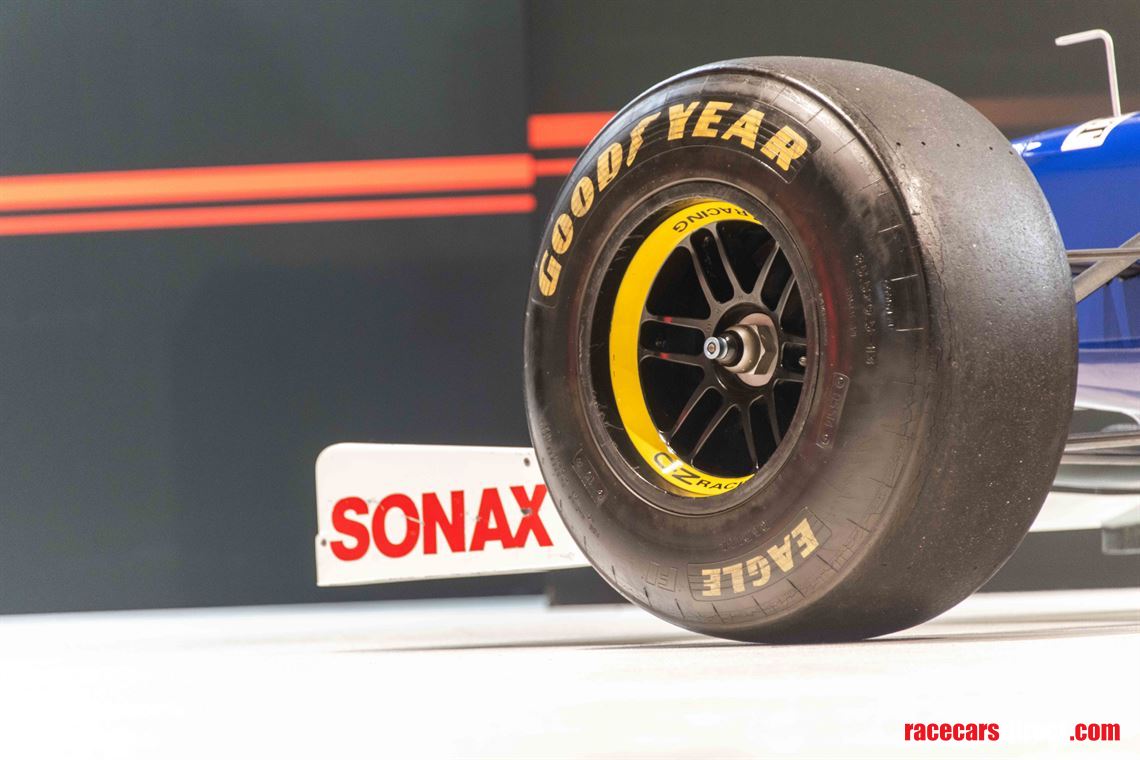 sold-f1-williams-fw1819-works-show-car