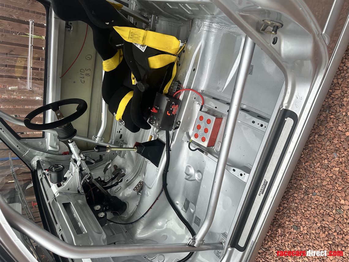 modified-renault-clio-172