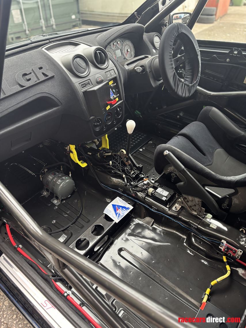 ford-fiesta-st150-race-car-st-challenge