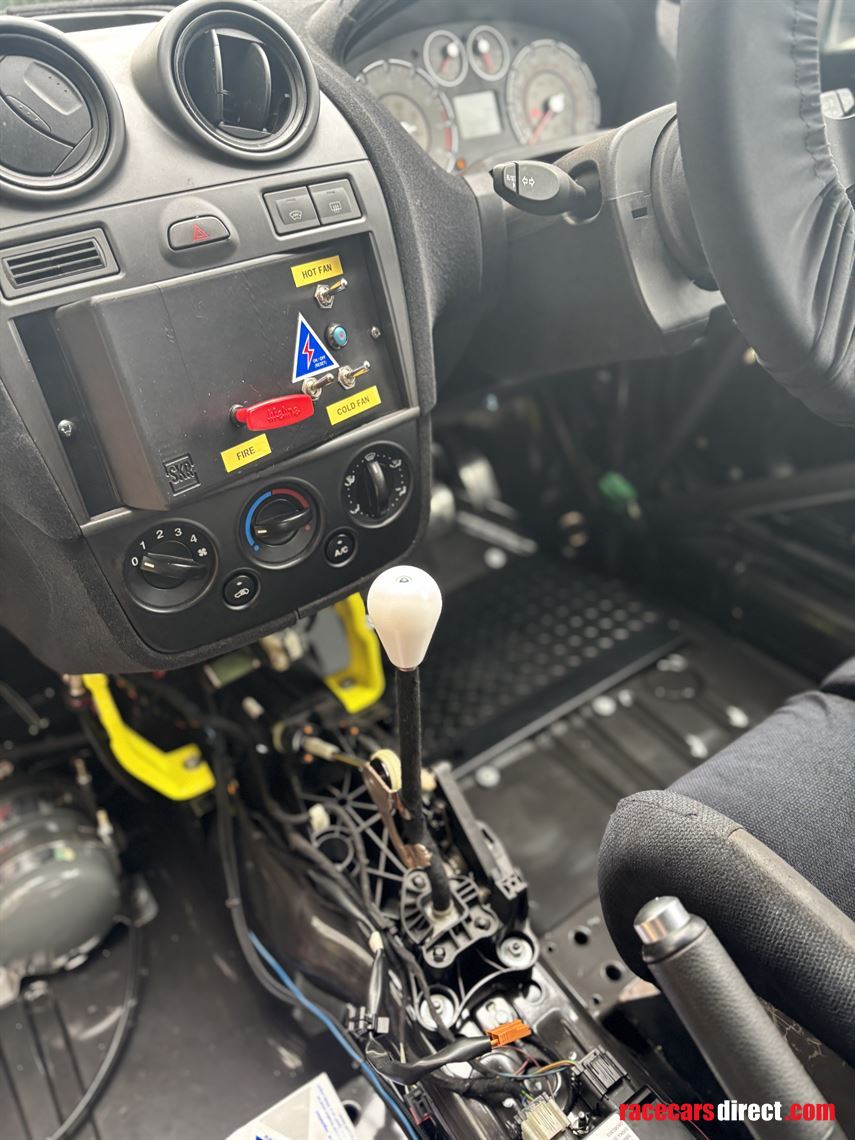 ford-fiesta-st150-race-car-st-challenge