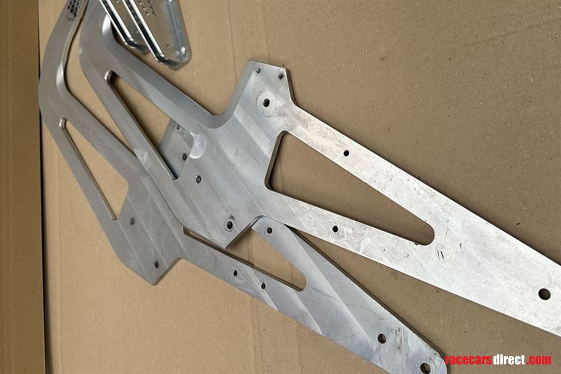 genuine-lamborghini-gt3-rear-wing-supports