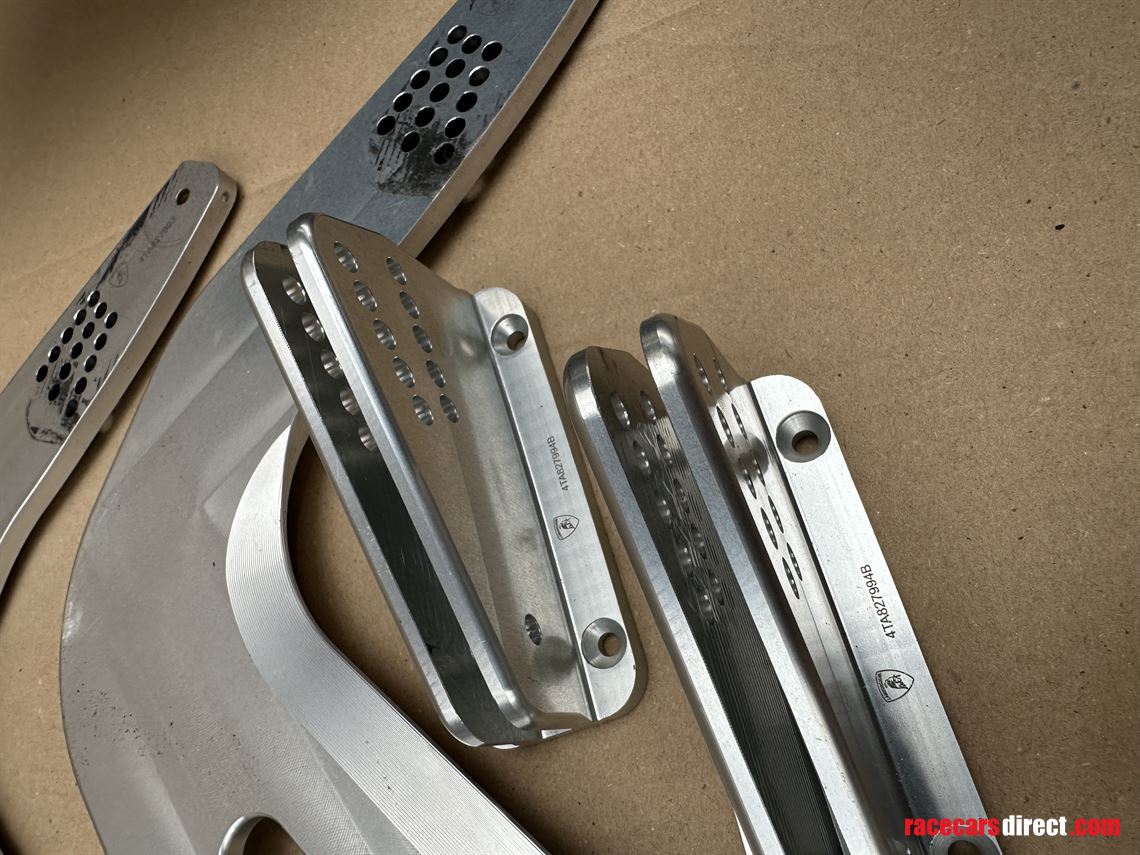 genuine-lamborghini-gt3-rear-wing-supports