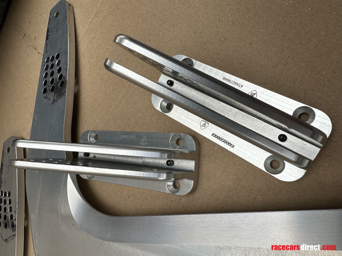 genuine-lamborghini-gt3-rear-wing-supports