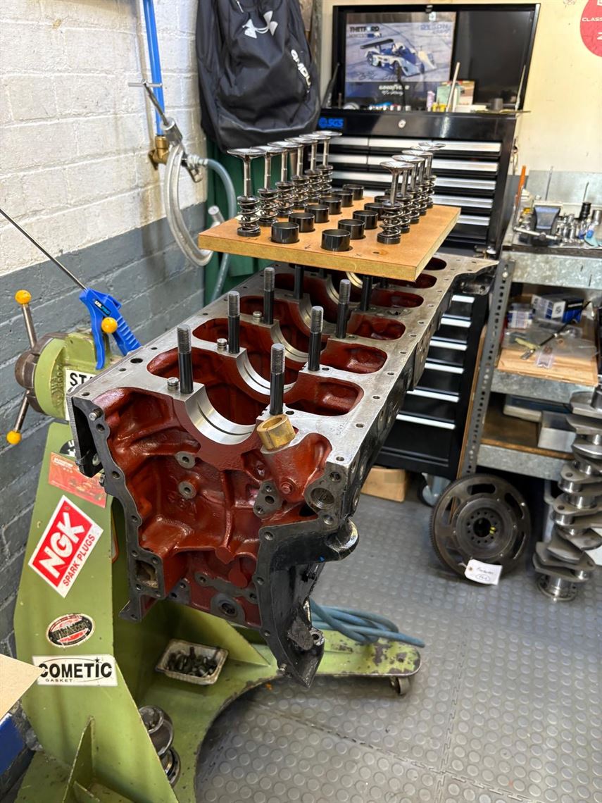 jaguar-e-type-semi-lighweight-fia-race-car