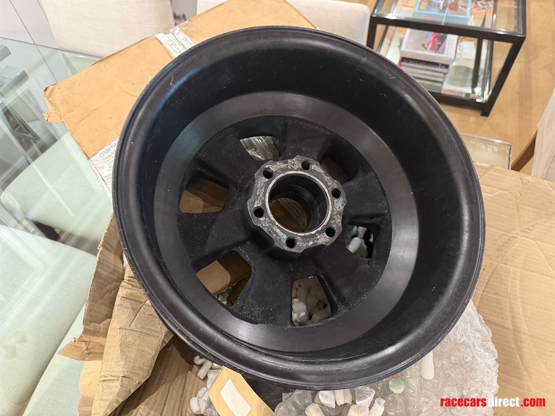 crosthwaite-gardiner-ac-cobra-halibrand-wheel