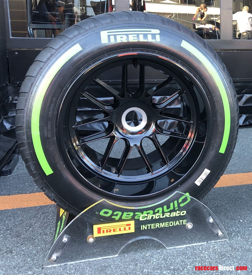 pirelli-f1-18-scale-11-show-wheel