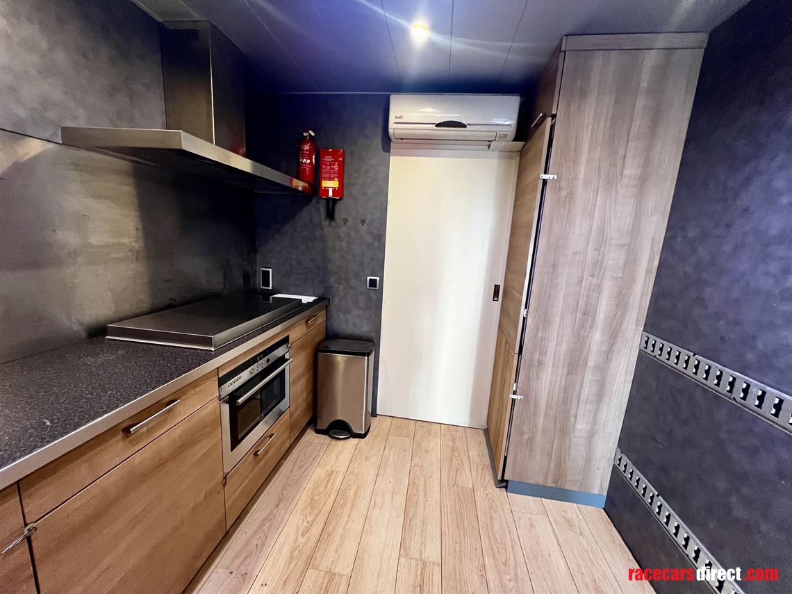racetrailer-w-kitchen-6-bedroom-ac-full-equip