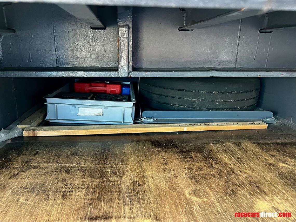 racetrailer-w-kitchen-6-bedroom-ac-full-equip