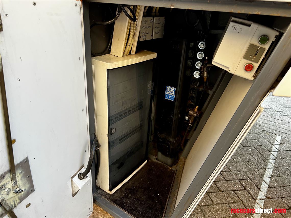 racetrailer-w-kitchen-6-bedroom-ac-full-equip