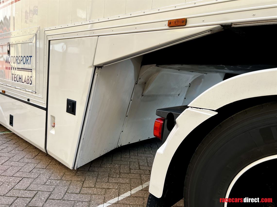 racetrailer-w-kitchen-6-bedroom-ac-full-equip