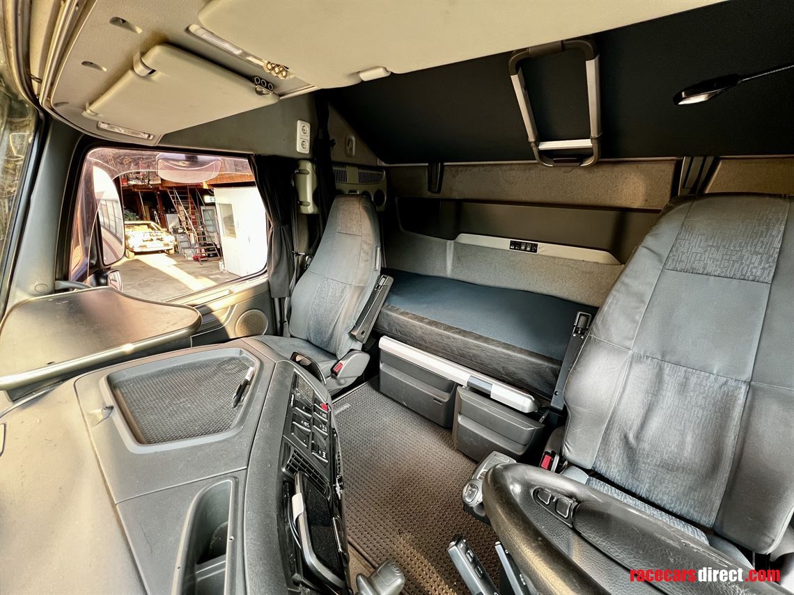 racetrailer-w-kitchen-6-bedroom-ac-full-equip