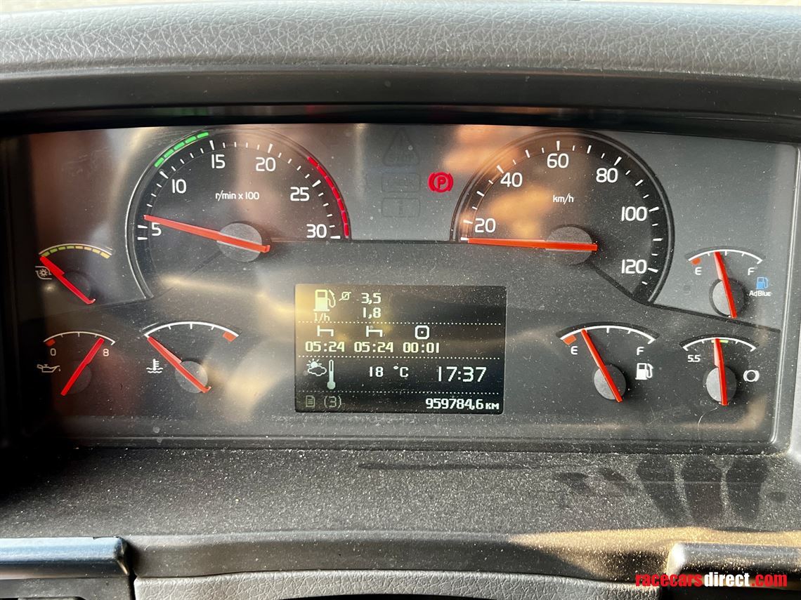 racetrailer-w-kitchen-6-bedroom-ac-full-equip