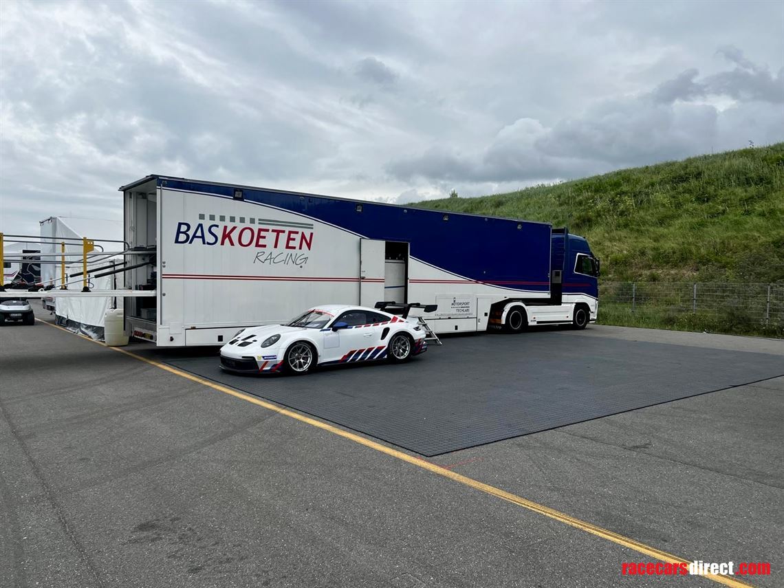 racetrailer-w-kitchen-6-bedroom-ac-full-equip
