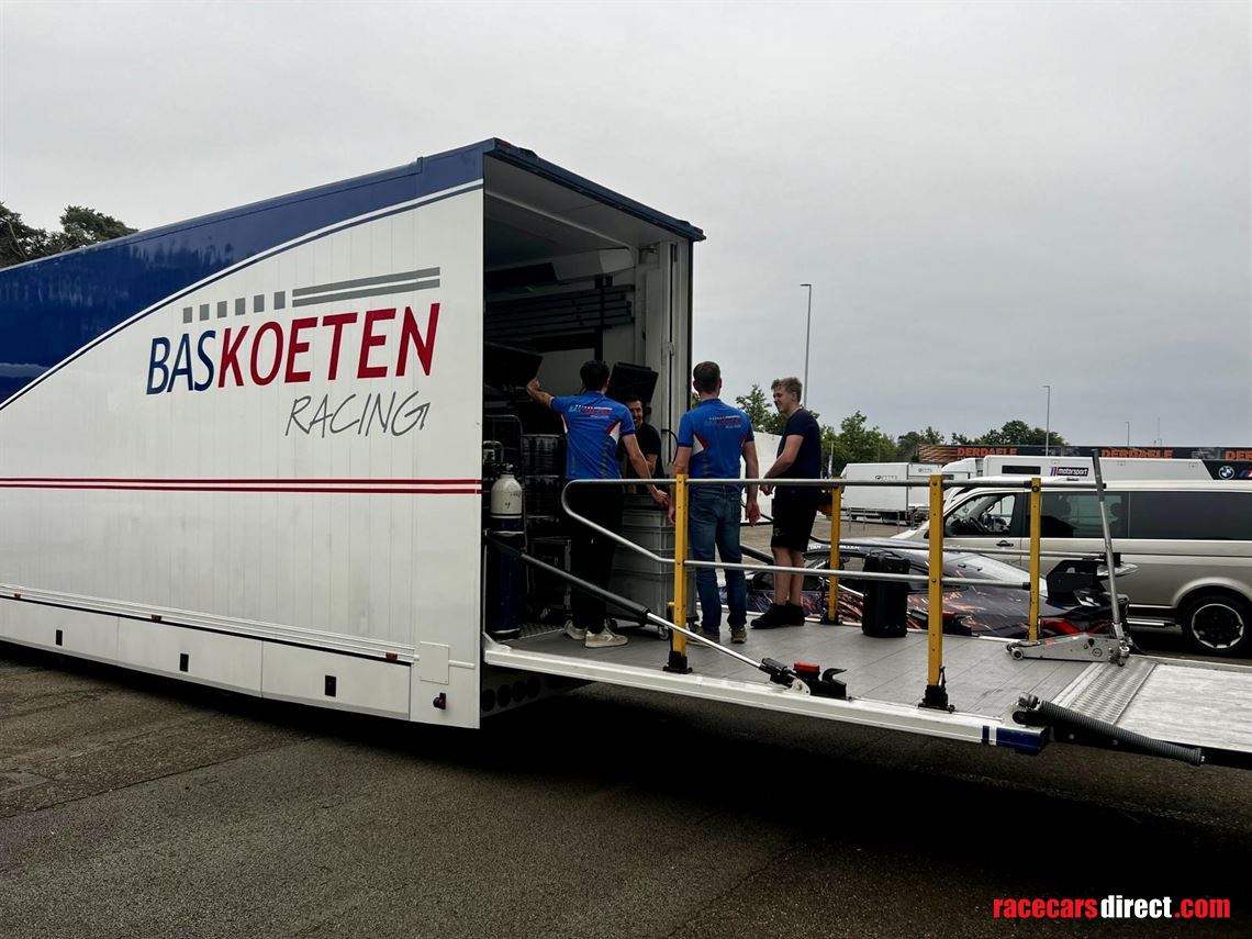 racetrailer-w-kitchen-6-bedroom-ac-full-equip