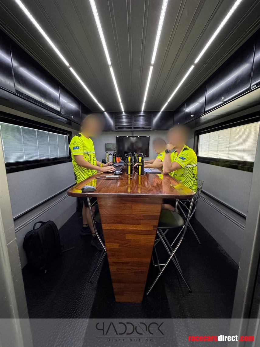 racing-trailer-wmt-invicta-racing-formula-2-i