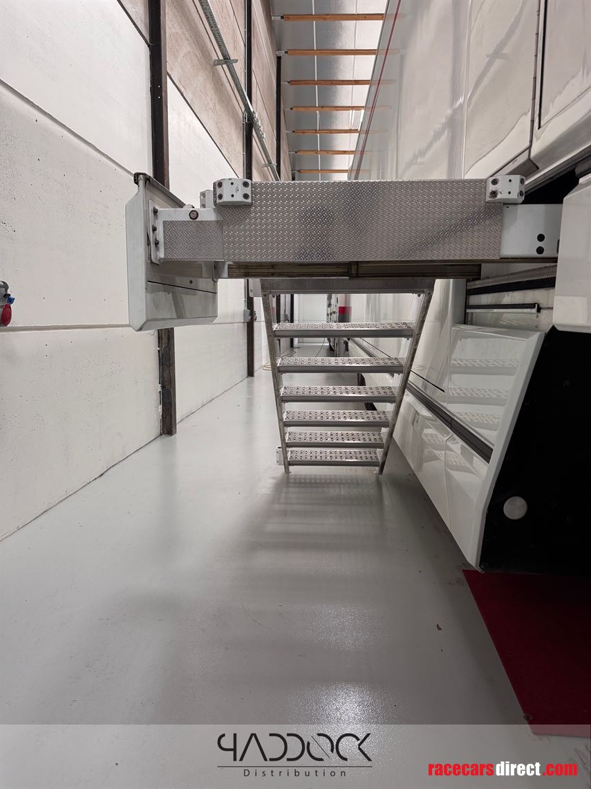 racing-trailer-hangler-ex-sauber-f1-team-is-s