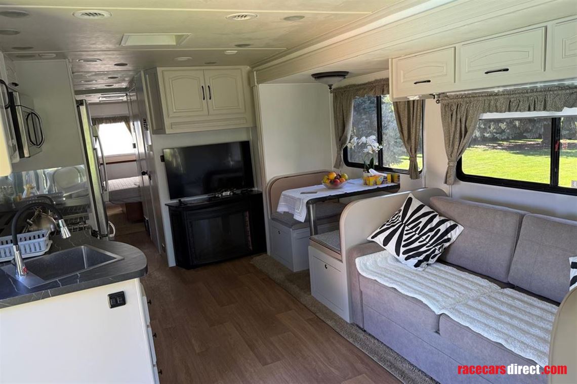 for-sale-rv-motor-home-by-ford-coachman-like