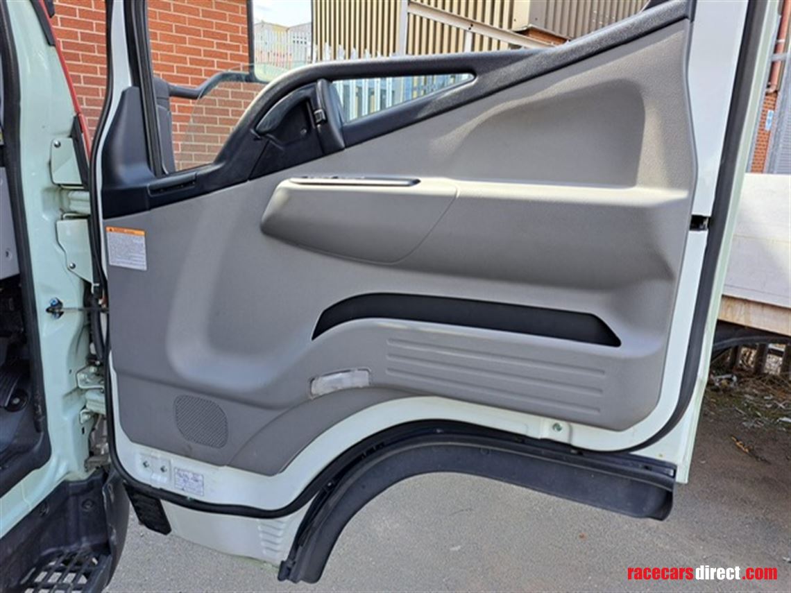 mitsubishi-canter-race-truck