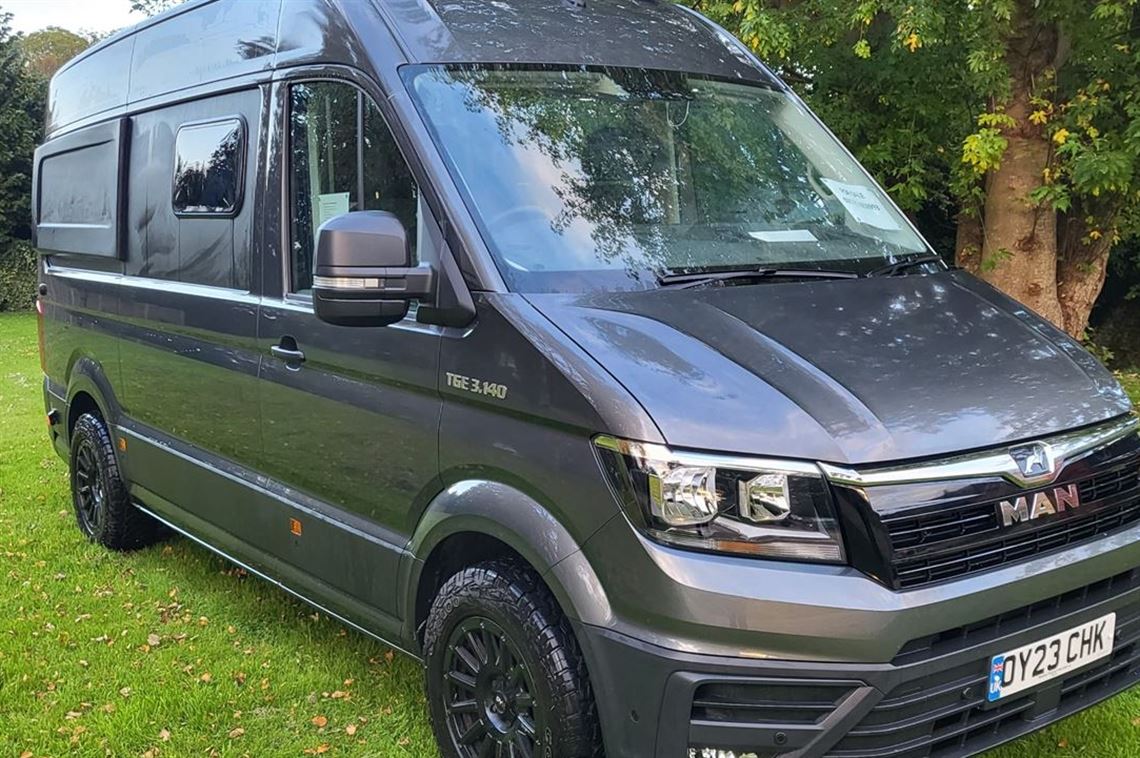 campervan-man-tge-3140-crafter