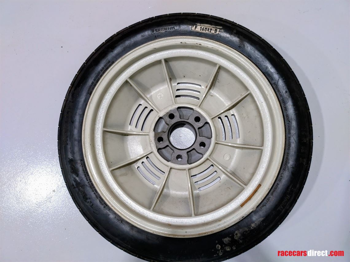 bmw-m1-complete-spare-wheel