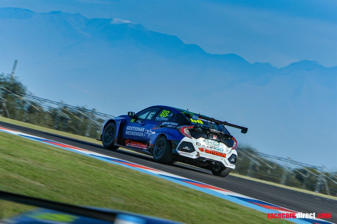 2-honda-civic-type-r-fk7