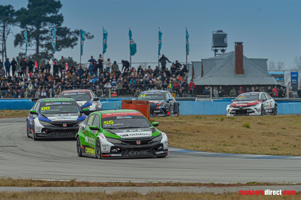 2-honda-civic-type-r-fk7